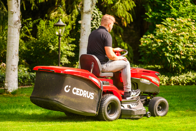 CEDRUS C-TRAC 102HC sekačka na trávu se zadním výhozem HYDROSTAT 102cm 2 CYLINDRY ZPĚTNÝ ZAHRADNÍ TRAKTOR C-TRAC-102HC EWIMAX OFICIÁLNÍ DISTRIBUTOR - AUTORIZOVANÝ PRODEJCE CEDRUS