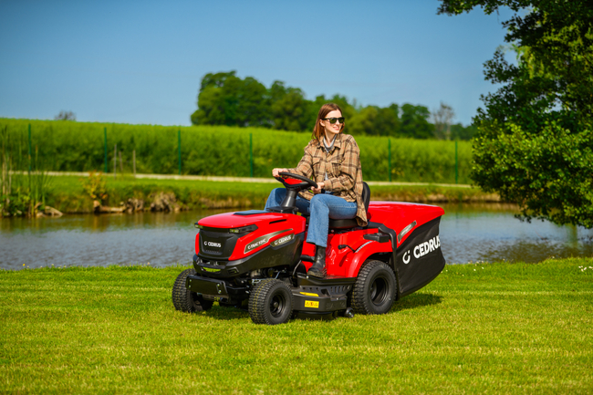 CEDRUS C-TRAC 92HC samojízdná sekačka se zadním výhozem s 92cm HYDROSTATEM Samojízdná sekačka C-TRAC-92HC EWIMAX OFICIÁLNÍ DISTRIBUTOR - AUTORIZOVANÝ PRODEJCE CEDRUS