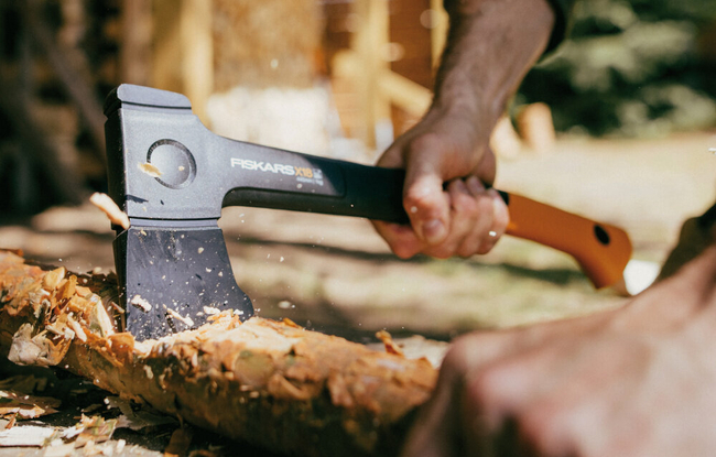 FISKARS X18 SIEKIERA UNIWERSALNA ROZŁUPUJĄCA DO DREWNA Fiskars X18 S 1069103 - OFICJALNY DYSTRYBUTOR - AUTORYZOWANY DEALER FISKARS