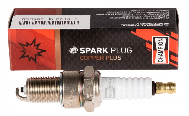 Oleo-Mac SERVISNÍ START-UP SADA pro sekačky s motorem OLEOMAC / EMAK / LONCIN / VICTUS / EFCO - VZDUCHOVÝ FILTR / ZAPALOVACÍ ZÁTKA RN9YC Champion / MOTOROVÝ OLEJ 10W30 4T MOTOROVÝ OLEJ 10W30 SAE30 0,6 L pro 4-taktní motory