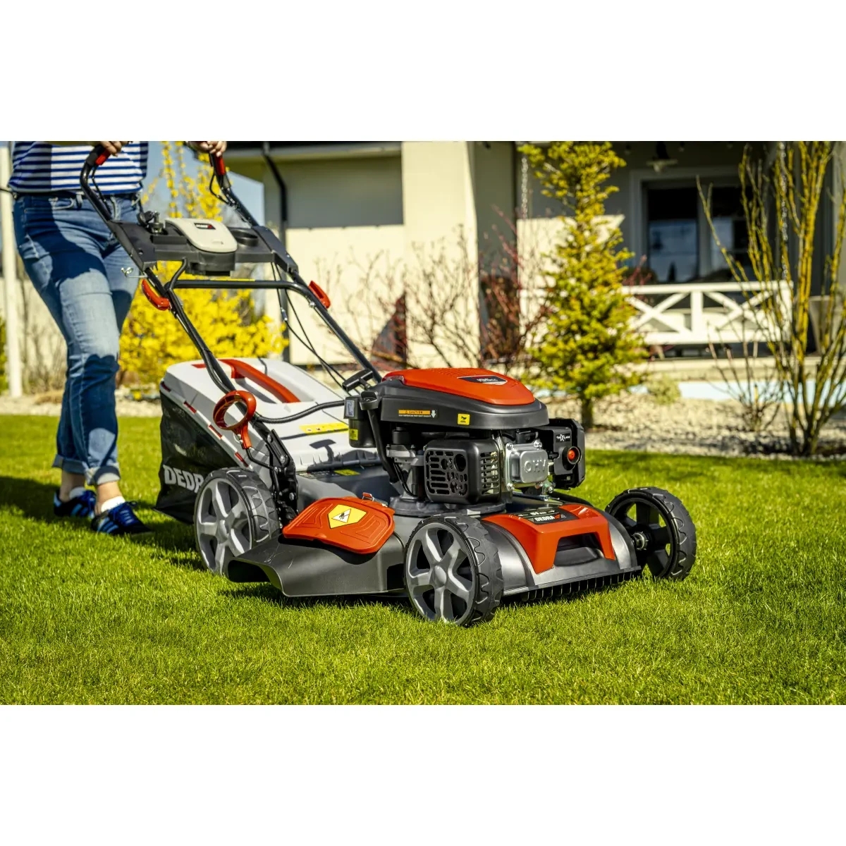 Funkcja mulczowania i wyrzutu bocznego kosiarki Loncin