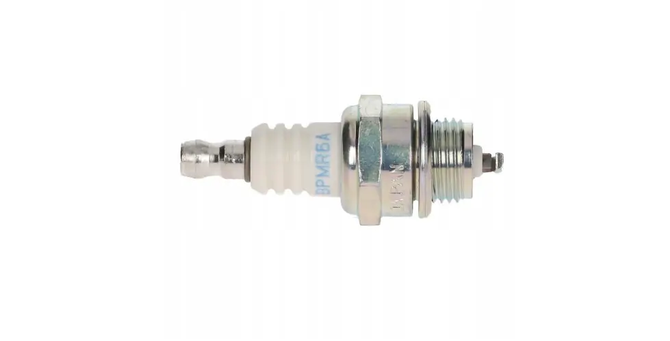 Świeca zapłonowa NGK BPMR6A 3055114R – zbliżenie