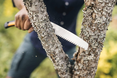 FISKARS SW68 SW68 Plus™ skládací pila na stromy 1067552 (15 cm)