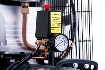 JAGER GERMAN OIL CONTROLLER Vzduchový kompresor 100L 8BAR 350l/Min 2,2 kW 230V Výkonné věci