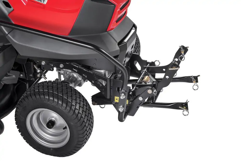 Mocowanie ZP5 zamontowane na traktorze ogrodowym