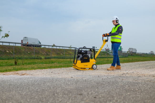 CEDRUS ZG04 160 KG DIESEL SOIL COMPACTOR WITH HYDRAULIC REVERSE TWO-WAY FORWARD-REVERSE PLATE COMPACTOR 6.9 KM + TRANSPORT WHEELS - AUTHORIZED CEDRUS DEALER