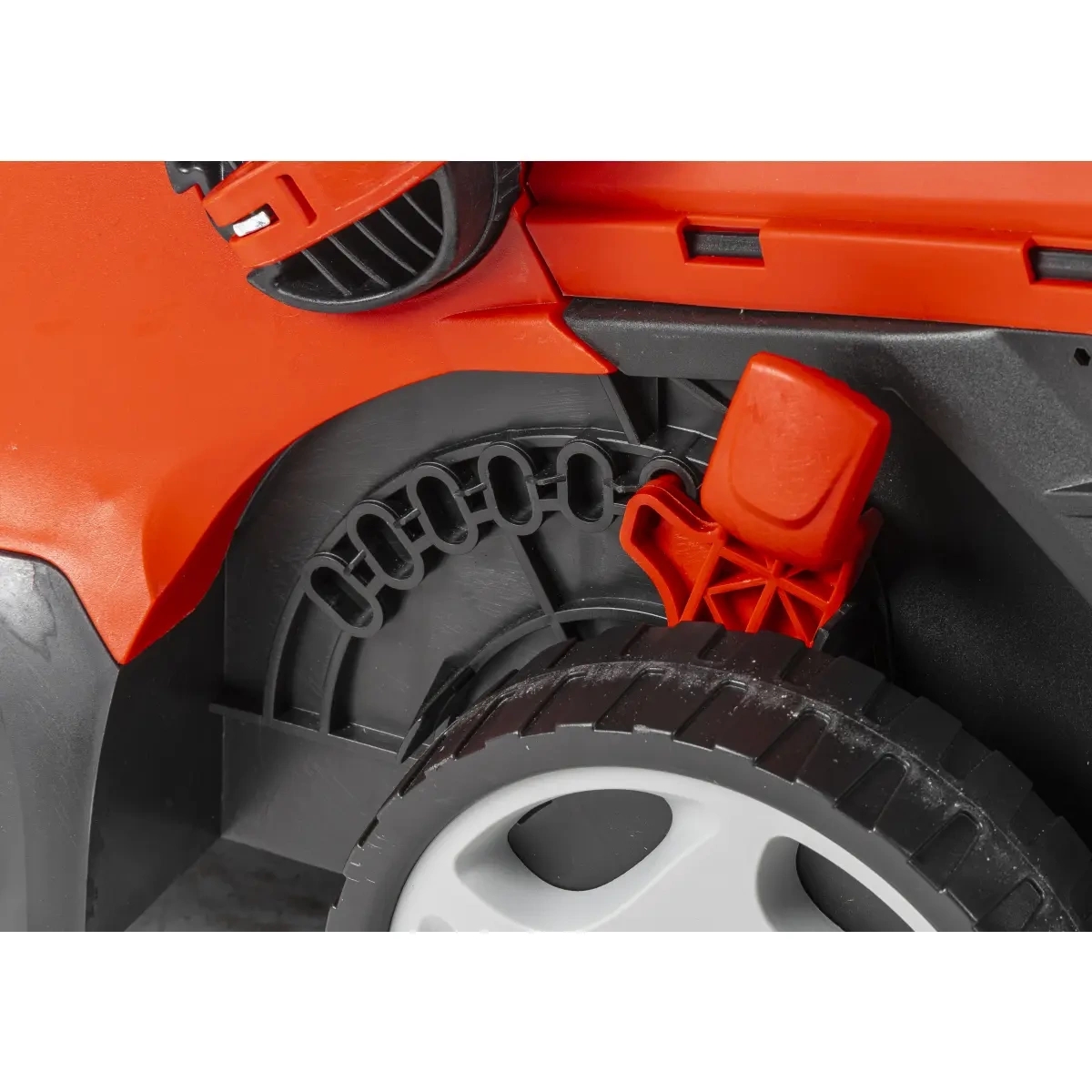 Regulacja wysokości kół kosiarki elektrycznej 36cm 1600W