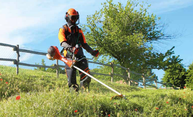 OLEO MAC BCF 550 PROFI BENZÍNOVÝ KŘOVINOŘEZ BCF550 PROFESIONÁLNÍ STRUNOVÁ SEKAČKA 3,7 KM PREMIUM 61409050E2A EWIMAX-OFICIÁLNÍ DISTRIBUTOR - AUTORIZOVANÝ PRODEJCE OLEO-MAC