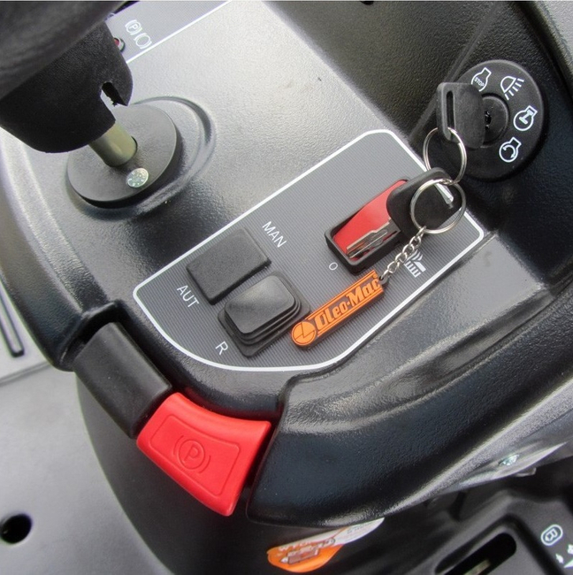 TRAKTOREK OLEO MAC OM 106/20 KWH KAWASAKI TRAKTOREK OGRODOWY KOSIARKA SAMOJEZDNA SPALINOWA DO TRAWY HYDROSTATIC 102cm 7000m2 KLASA PREMIUM 68129209 Kawasaki FS600V dwa cylindry - OFICJALNY DYSTRYBUTOR - AUTORYZOWANY DEALER OLEO-MAC