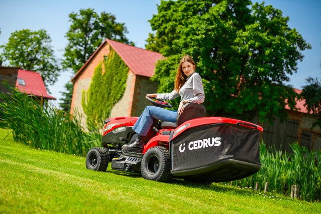 CEDRUS C-TRAC 92HC samojízdná sekačka se zadním výhozem s 92cm HYDROSTATEM Samojízdná sekačka C-TRAC-92HC EWIMAX OFICIÁLNÍ DISTRIBUTOR - AUTORIZOVANÝ PRODEJCE CEDRUS