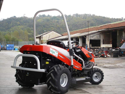 OLEO MAC TUAREG APACHE 92 EVO 4X4 EMAK PROFESSIONAL GARDEN TREATER TERRACE MOWER self-propelled combustion lawn mower EMAK K2200 HYDROSTATIC 92cm 9000m2 CLASS PREMIUM 68129002A