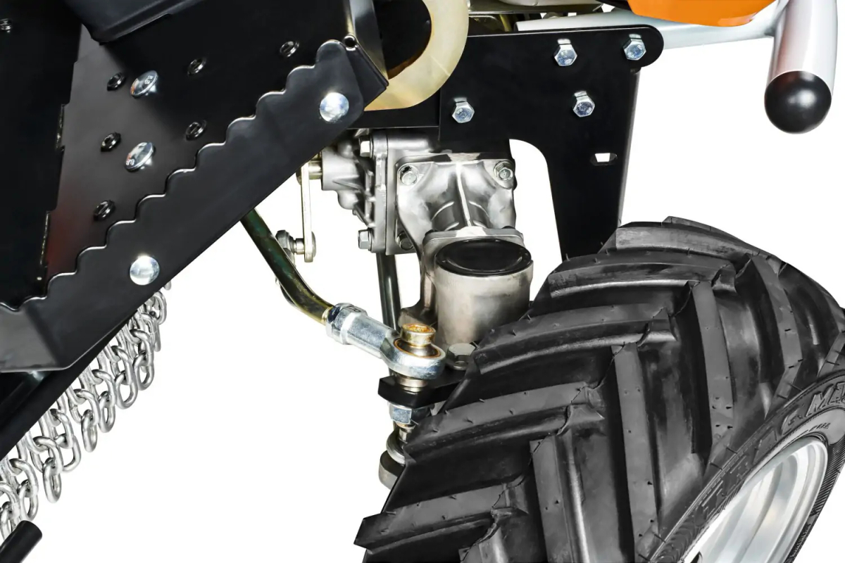 Szczegóły techniczne kosiarki Apache 92 PRO 4WD – koła i zawieszenie