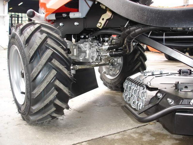 OLEO MAC TUAREG APACHE 92 EVO 4x4 ZAHRADNÍ SEKAČKA PROFESIONÁLNÍ BĚŽECKÁ SEKAČKA ATORNEY SPRINNER Sekačka B&S Briggs & Stratton 92cm 9000m2 GRADE PREMIUM 68129023 - OFICIÁLNÍ DISTRIBUTOR - AUTORIZOVANÝ PRODEJCE OL