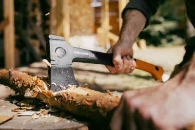 FISKARS X18 SIEKIERA UNIWERSALNA ROZŁUPUJĄCA DO DREWNA Fiskars X18 S 1069103 - OFICJALNY DYSTRYBUTOR - AUTORYZOWANY DEALER FISKARS