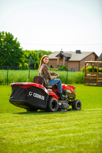 CEDRUS C-TRAC 92HC samojízdná sekačka se zadním výhozem s 92cm HYDROSTATEM Samojízdná sekačka C-TRAC-92HC EWIMAX OFICIÁLNÍ DISTRIBUTOR - AUTORIZOVANÝ PRODEJCE CEDRUS