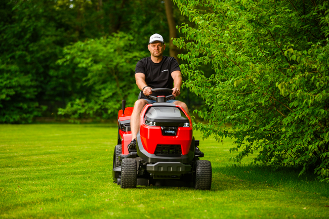 CEDRUS C-TRAC 103HC PREMIUM LUX Sekačka se zadním výhozem HYDROSTAT 102cm 2 CYLINDRY ZPĚTNÝ ZAHRADNÍ TRAKTOR C-TRAC-103HC EWIMAX OFICIÁLNÍ DISTRIBUTOR - AUTORIZOVANÝ PRODEJCE CEDRUS