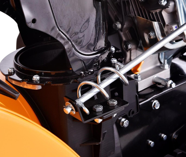 MASTERCUT KCD24 SPRINIONAL SNOW PLOWER WITH ESTART DRIVE AND START 5,5 HP MASTER SNOW PRO