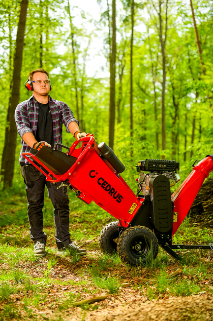 CEDRUS RB02PRO PROFESIONÁLNÍ KOMPAKTNÍ drtič větví 12 cm ! CEDRUS RB 02 PRO CEDRB02PRO - OFICIÁLNÍ DISTRIBUTOR - AUTORIZOVANÝ PRODEJCE CEDRUS