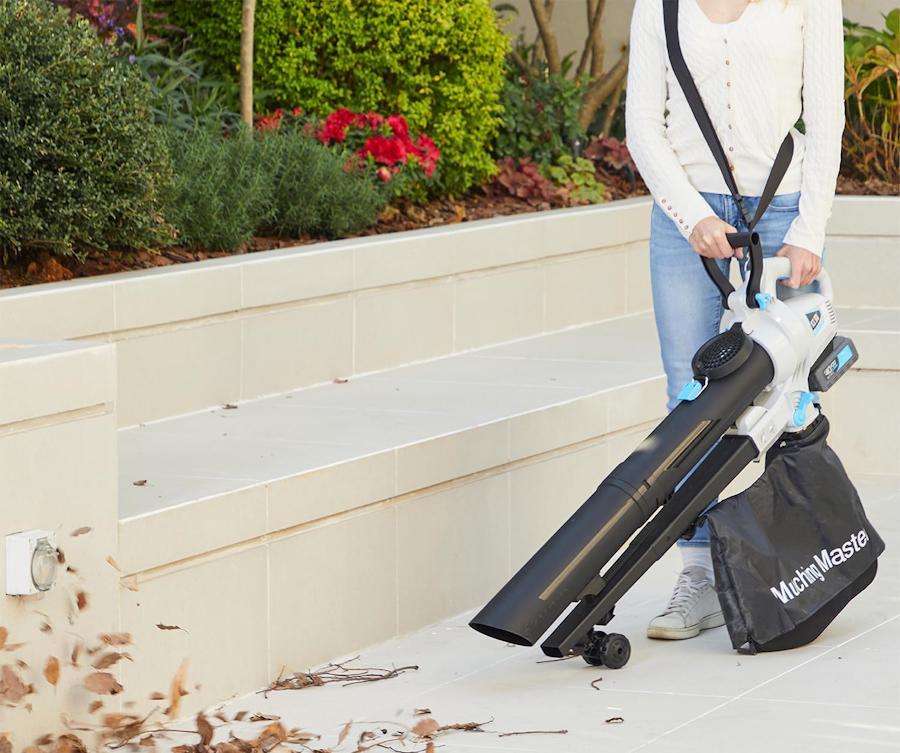 MASTERCUT EB480D – wygodne prowadzenie na kółkach i pasek naramienny