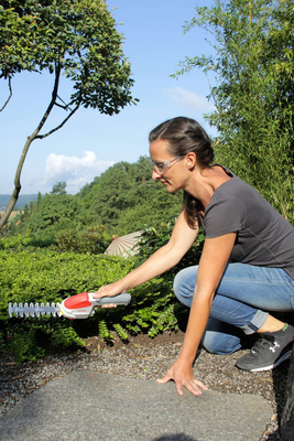 IKRA IGBS1054 LI PREMIUM CORDLESS SHRUB SHEARS OB-IKRIGBS1054LI EWIMAX - OFFICIAL DISTRIBUTOR - AUTHORIZED IKRA DEALER