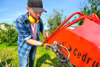 Cedrus RB05 PRO-HE Rębak Rozdrabniacz Spalinowy Do Gałęzi 15 KM 12 cm Hydrauliczny