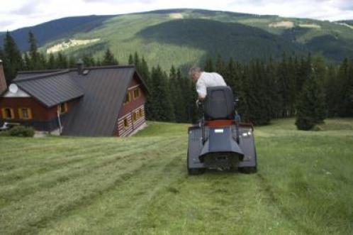 ZADNÍ VYHAZOVACÍ DEFLEKTOR ZADNÍ VYHAZOVÁNÍ TRÁVY PRO TRAVNÍ TRAKTORY CEDRUS / EFCO / OLEO-MAC OM92 / OM106 ZADNÍ VYHAZOVÁNÍ TRÁVY 68120003 / S532974472733 - OFICIÁLNÍ DISTRIBUTOR - AUTORIZOVANÝ PRODEJCE OLE MAC