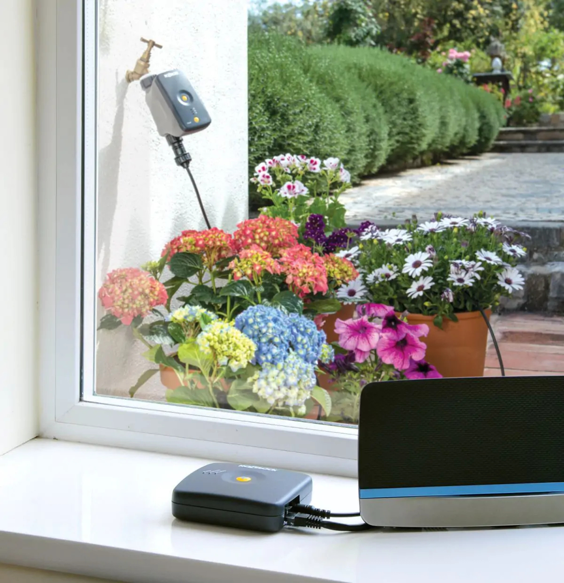 Sterownik Hozelock Cloud Controller sterowany z aplikacji w domu