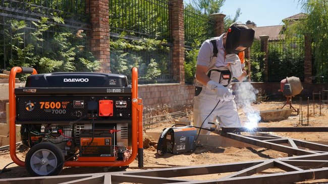 DAEWOO GDA 8500E-3 GENERATE GENERATOR WITH STARTER 1x16A 230V, 1x16A 380V AVR POWER 7.5kW - OFFICIAL DISTRIBUTOR - AUTHORIZED DAEWOO DEALER