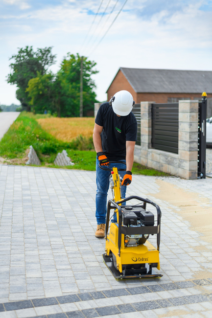 CEDRUS ZG06 ZAGĘSZCZARKA DO GRUNTU DWUKIERUNKOWA UBIJARKA PŁYTOWA REWERSYJNA PRZÓD-TYŁ 122 KG /6,5KM + KOŁA TRANSPORTOWE + MATA ZG 06 - AUTORYZOWANY DEALER CEDRUS
