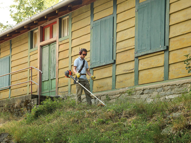 OLEO MAC BC 300 T PETROL GRASS CUTTER PROFESSIONAL TRIMMING TRIMMER POWER 1.7KM PREMIUM CLASS 61289005E2 EWIMAX-OFFICIAL DISTRIBUTOR - AUTHORIZED OLEO-MAC DEALER