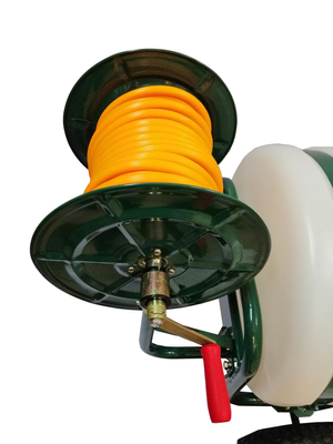 MASTERCUT OS100T/40 KOLOVÝ POSTŘIKOVAČ NA TRAKAŘE S VNITŘNÍM SPALOVÁNÍM 100L