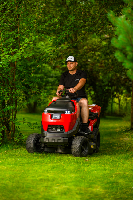 CEDRUS C-TRAC 103HC PREMIUM LUX Sekačka se zadním výhozem HYDROSTAT 102cm 2 CYLINDRY ZPĚTNÝ ZAHRADNÍ TRAKTOR C-TRAC-103HC EWIMAX OFICIÁLNÍ DISTRIBUTOR - AUTORIZOVANÝ PRODEJCE CEDRUS