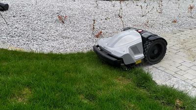 WIPER TREKKER S MEDIUM AUTOMATIC MOWING ROBOT 1800m2 - OFFICIAL DISTRIBUTOR - AUTHORIZED DEALER WIPER